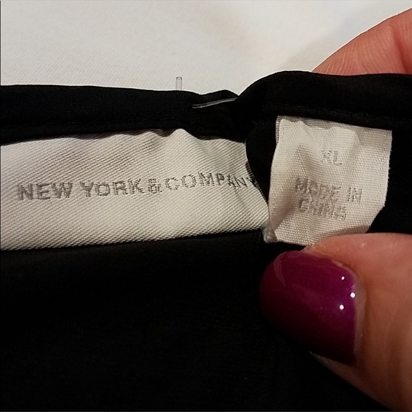 New York and Company Black Scalloped & Punched Tunic Top, Size XL - Picture 4 of 6